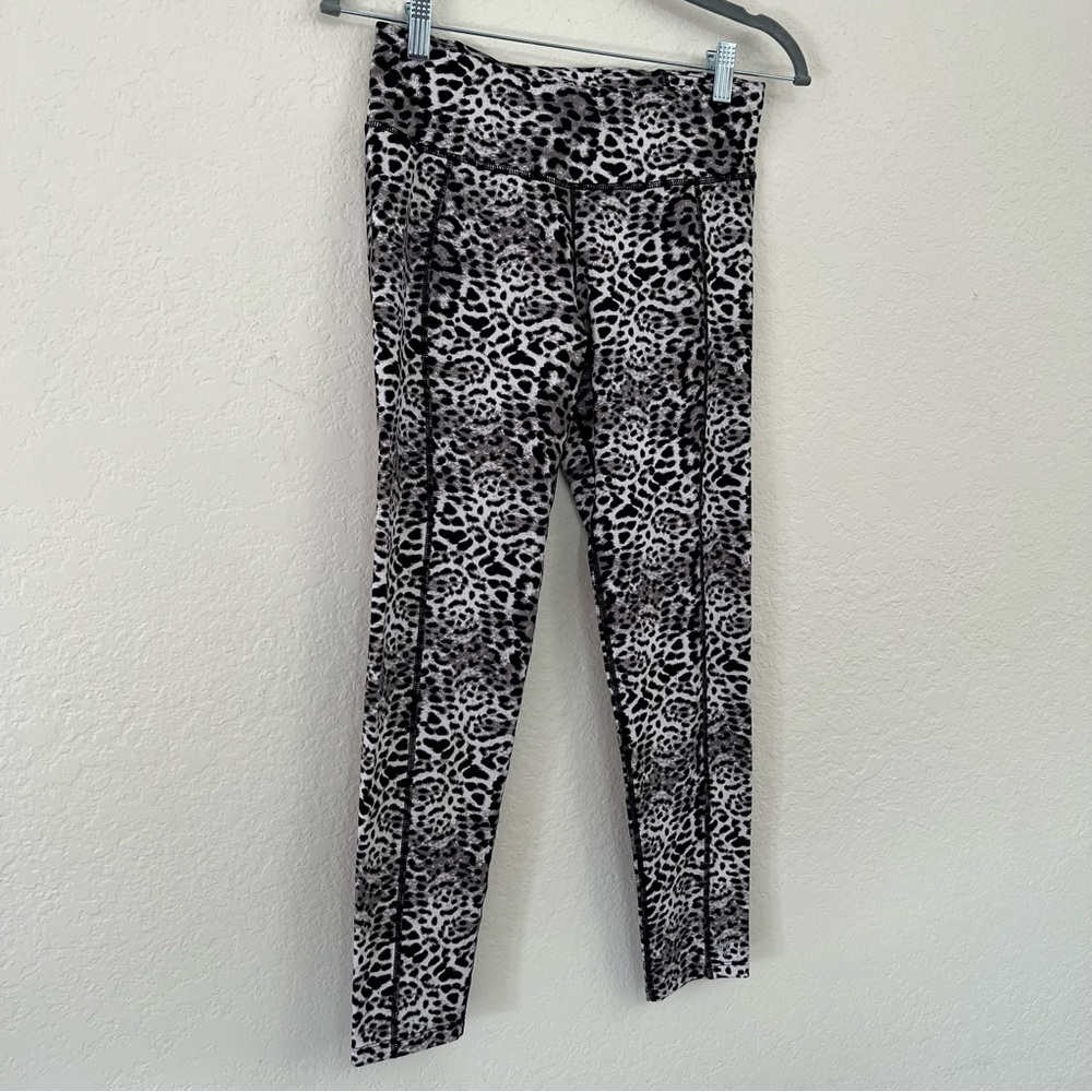 Betsey Johnson Performance Snow Leopard Cropped Leggings Tights Women’s‎ Medium - Picture 2 of 9
